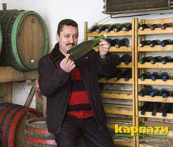 У власних пивницях Олександр Ковач витримує 10 видів вин і шампанське