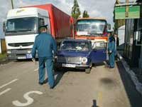 Закарпаття: На кордоні в словака вилучили контрабандні сигарети і авто, на яких вони перевозилися