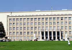 Ужгород: На президії Закарпатської облради розглянуто питання порядку денного сесії, що відбудеться 17 травня