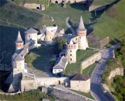 Фахівці із Закарпаття крили ґонтом Лянцкорунську вежу Cтарого замку  в Кам’янці-Подільському