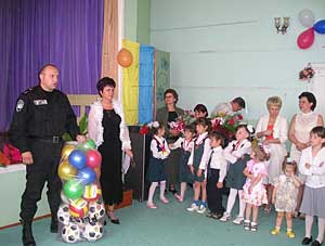 Для глухих дітей Ужгородської  спецшколи "останній дзвоник" продзвенів в тональності Державної служби охорони