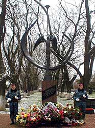 Ужгород: Пам'яті загиблих міліціонерів присвячується...