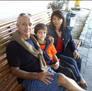 Тетяна Яценко із сином Кришною та чоловіком, французом Жаком Жакі