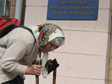 Хто вони — бідні та багаті пенсіонери України?