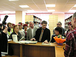 Підшивки газети "Новини Закарпаття" за 1991—2005 р.р. в Бібліотеці української літератури в Москві вже немає!
