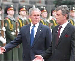 Буш підтримав Україну на шляху до ПДЧ, а Ющенко закликав не звертати уваги на Росію