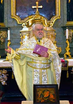 Великодню літургію в греко-католицькому храмі Св. Флоріана відслужив отець Ласло Пушкаш