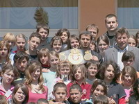 Закарпаття: Чемпіон світу з боксу побував в гостях у вихованців школи-інтернату