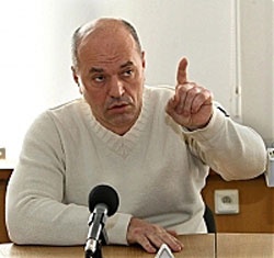 Мер Ужгорода Ратушняк заявив, що прокуратура вимагає від нього 500 тисяч доларів хабара :)