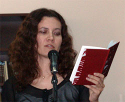Ужгородська письменниця Оксана Луцишин шокувала львівських читачів новелами із книжки "Не червоніючи"