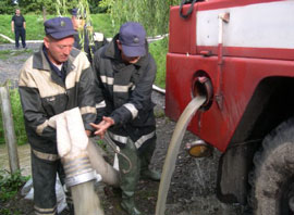 Закарпатськими рятувальниками відкачано 6 тисяч кубометрів води з підтоплених підвалів та колодязів