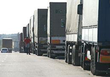 На кордоні зі Словаччиною в черзі на в'їзд в Україну зібралося 115 вантажівок