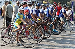 На старті Всеукраїнської велоестафети "Спорт для всіх єднає Україну" в Ужгороді.