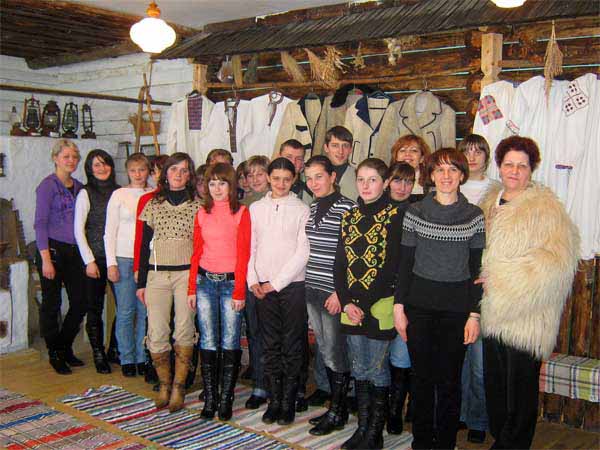 Учні професійного ліцею ознайомлювалися в етнографічному музеї з верховинськими традиціями вівчарства, ткацтва та вишивки