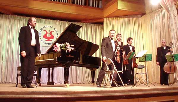 Ужгород відвідав з концертом відомий джазовий піаніст Олександр Саратський