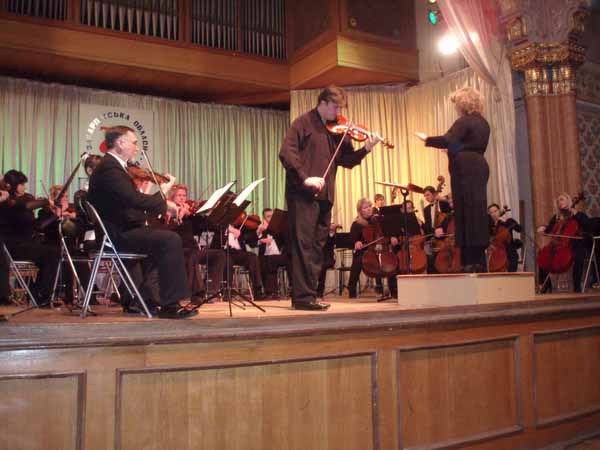 В Ужгороді львівські скрипалі виступили з Закарпатським симфонічним оркестром