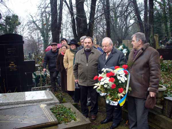 Закарпаття: Квіти пам’яті і шани Федору Потушняку у день його 100-річчя