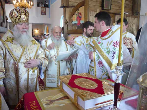 На Закарпатті відбулося спільне богослужіння українського і румунського ієрархів