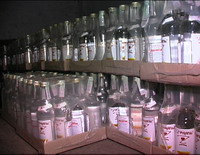 Закарпатські співробітники СБУ виявили 20 тисяч підроблених пляшок горілки