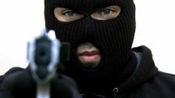 В Ужгороді двоє озброєних в масках пограбували зал ігрових автоматів
