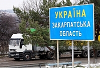 Білорус сховався від ужгородських прикордонників під днищем вантажівки