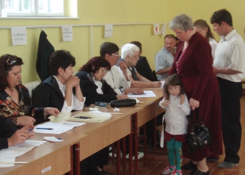 Закарпаття: У Перечині на виборах мера перемагає кандидат від Єдиного Центру Мирослава Гуранич