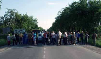 В Ужгороді люди перекрили в'їзд в місто