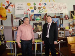 Закарпатське СБУ подарувало меблі та спортивний тренажер вихованцям Виноградівської школи-інтернату