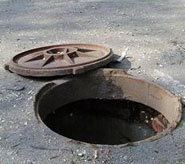 В Ужгороді за дві доби вкрали 15 каналізаційних люків
