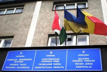 Закарпатська УНП все-таки наполягає на забороні розміщення іноземних прапорів на адміністративних будівлях в Україні