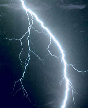 На Закарпатті оголошено штормове попередження: сильні зливи, град і шквали