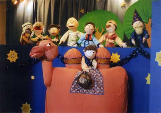 Закарпатська "Бавка" закриває театральний сезон презентацією книжки і "зірковою" ляльковою виставою