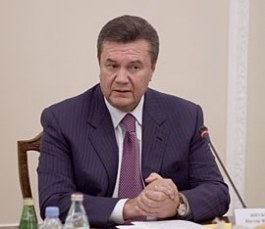 Янукович зранку помолився в церкві в Ужгороді