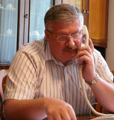 Закарпатці спілкувалися телефоном з головою ОДА Олегом Гаваші 