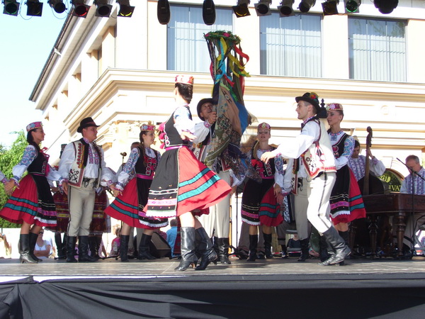 Українці зірвали оплески на фестивалі культур "Світові Розваги" в угорському місті Вац