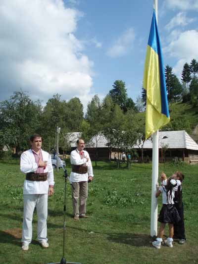 Вперше в закарпатській Колочаві синьо-жовтий прапор підняли 75 років тому (ФОТО)