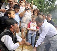 Віктор Ющенко взяв участь у фестивалі-ярмарку "Гуцульська бринза" на Закарпатті