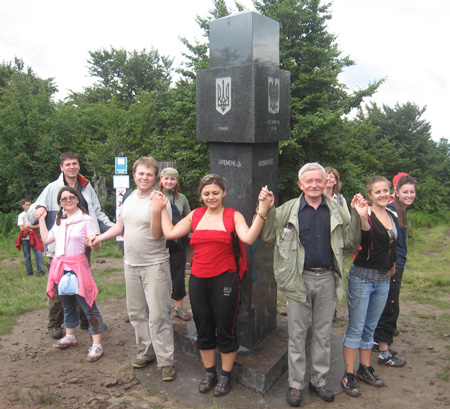 Українцям відкрили "колючу завісу" - тур заповідними місцями Закарпаття "Три кордони"