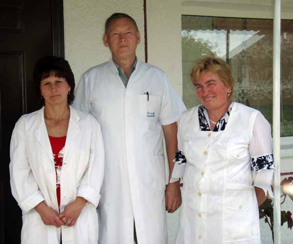 Головний лікар Микола Ликович з двома найдосвідченішими працівницями амбулаторії Тімеєю Івантюх та Марією Тайглер