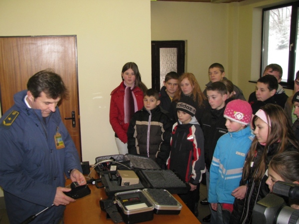 Ужгородські митники на Миколая запросили до себе на кордон учнів Великоберезнянської школи-інтернату