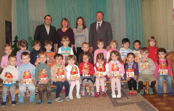 Віктор Балога та Єдиний Центр передали солодкі дарунки від Святого Миколая всім закарпатським дітям
