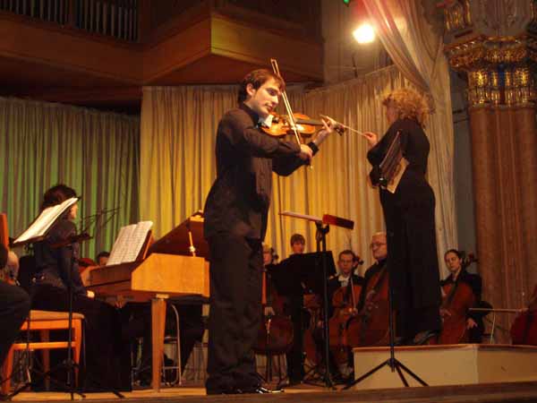 В Ужгороді львівські скрипалі виступили з Закарпатським симфонічним оркестром (ФОТО)