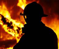 В закарпатському Хусті пожежники встигли врятувати дерев'яний будинок