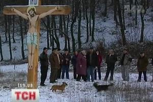 У селі Вільхівка на Закарпатті покійники забирають землю у живих