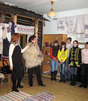 Учні професійного ліцею ознайомлювалися в етнографічному музеї з верховинськими традиціями вівчарства, ткацтва та вишивки