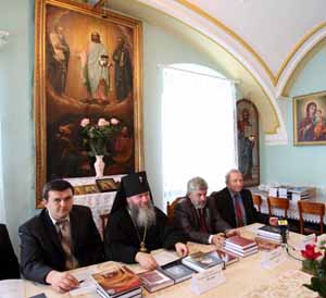 Архієпископ Федор презентував нові книги і нагородив науковців та журналістів Закарпаття