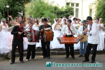 В Ужгороді відбудеться 3-й Парад наречених і фестиваль "Закарпатське весілля"
