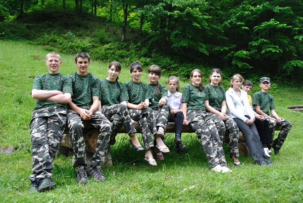 Юним лісникам закарпатського Нижнього Бистрого подарували навчальний центр (ФОТО)
