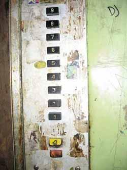В Ужгороді злодії пошкодили 15 ліфтів