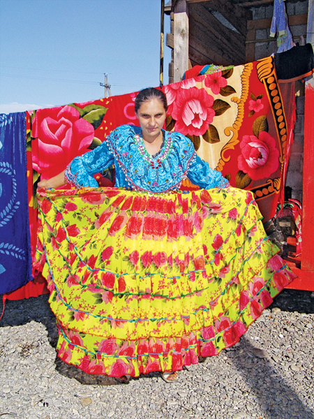 Циганська спідниця ручної роботи коштує сотні доларів (ФОТО)